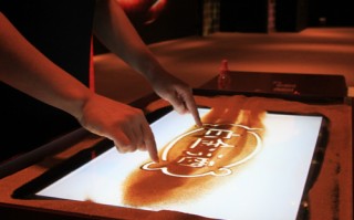 制作沙画短视频 资深歌迷制作沙画版《黄家驹》，致敬25年的经典，感动到哭！